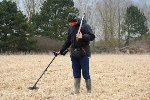 gold hunting tools